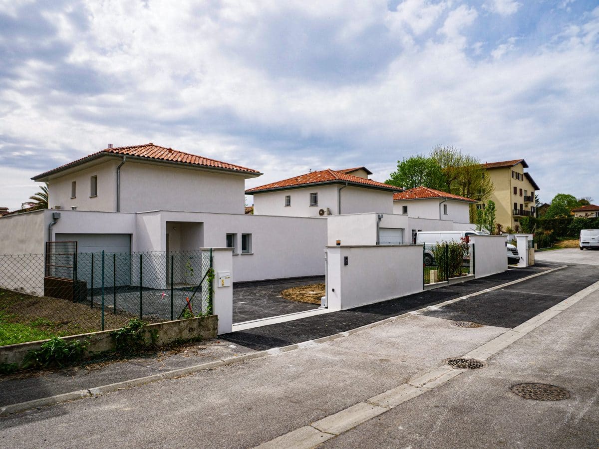 travaux terrassement réseaux enrobés pays basque maisons individuelles